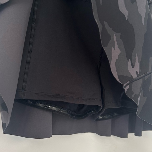 Athleta Match Point Supportive Athletic Skort w/ 5 Pockets in Black Camo Sz M - Picture 6 of 13